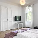 Amazing 2Br Apt, Near Akh-Perfect For Groups